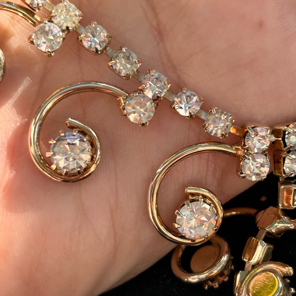 VINTAGE Sarah Coventry 60โs 70โs RARE
Crystal diamond gold drop necklace - Picture 10 of 17